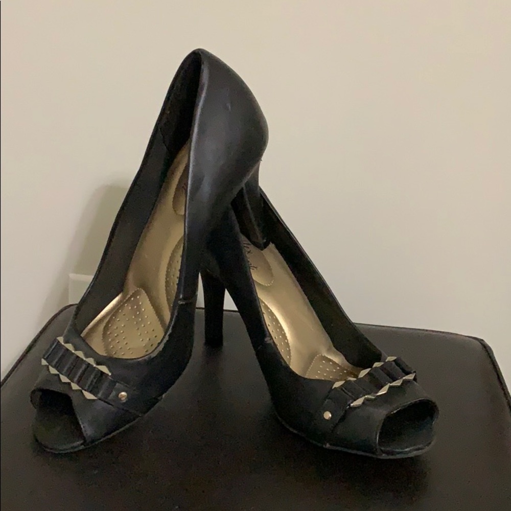 Open toed deluxe comfort 3 3/4 inch heels 💕